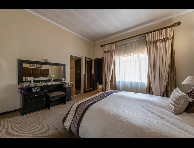4 BEDROOM HOUSE FOR SALE IN REGENTS PARK